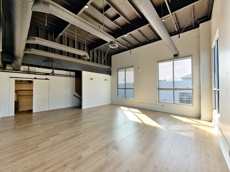 More Photos Of 10557 Juniper Ave, Fontana Warehouse For Lease