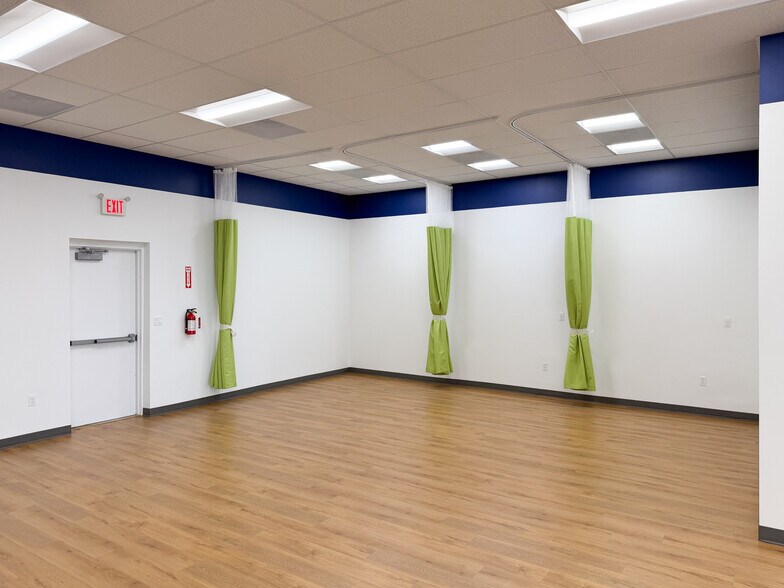 More Photos Of 16002-16078 SW Tualatin Sherwood Rd, Sherwood Storefront For Lease