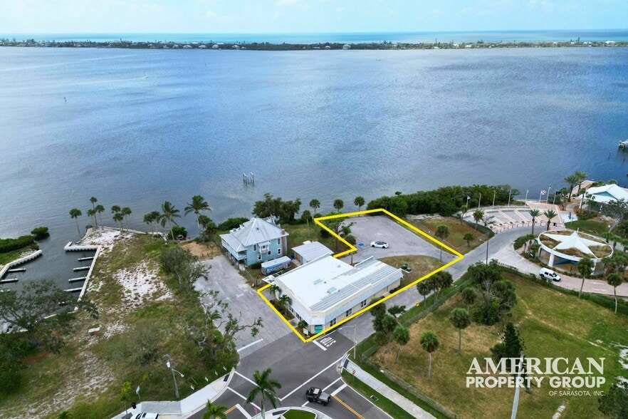 More Photos Of 2 Buchans Lndg, Englewood Funeral Home For Lease