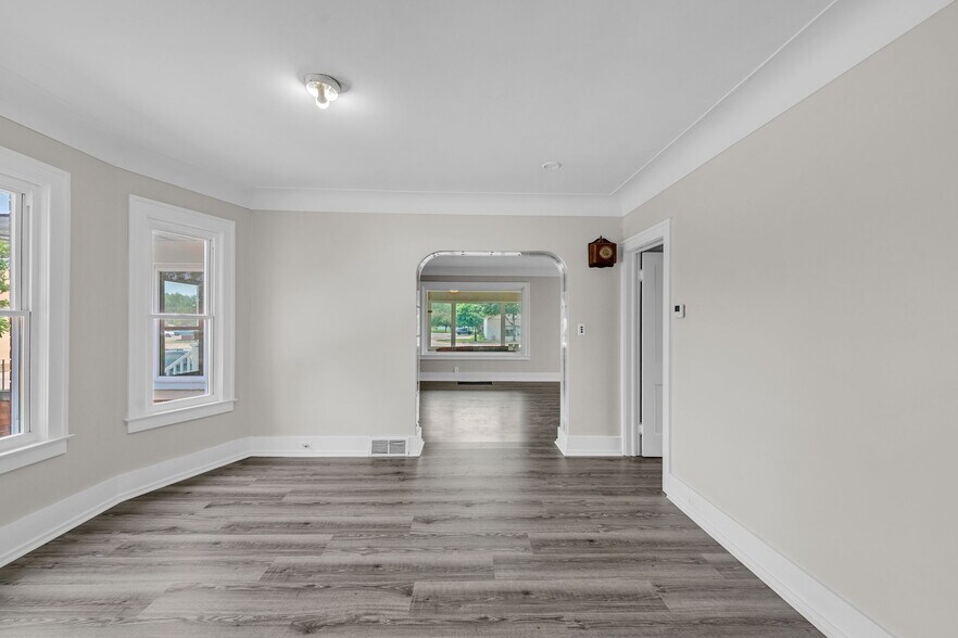 More Photos Of 29016 Ford Rd, Garden City Office For Sale