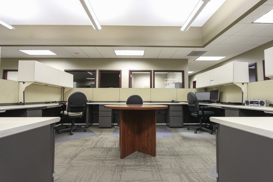 More Photos Of 3015 Greyhound Dr, Waterloo Medical For Lease