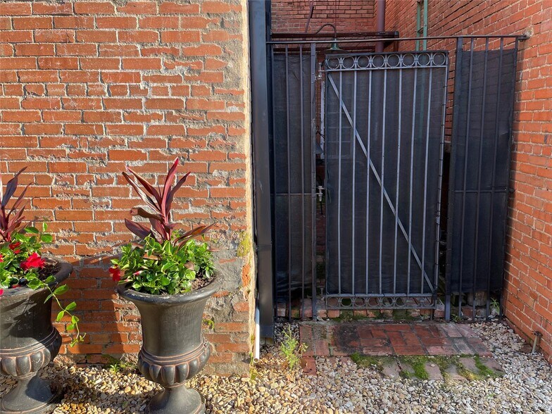 More Photos Of 201 W Main St, Cumby Office For Sale