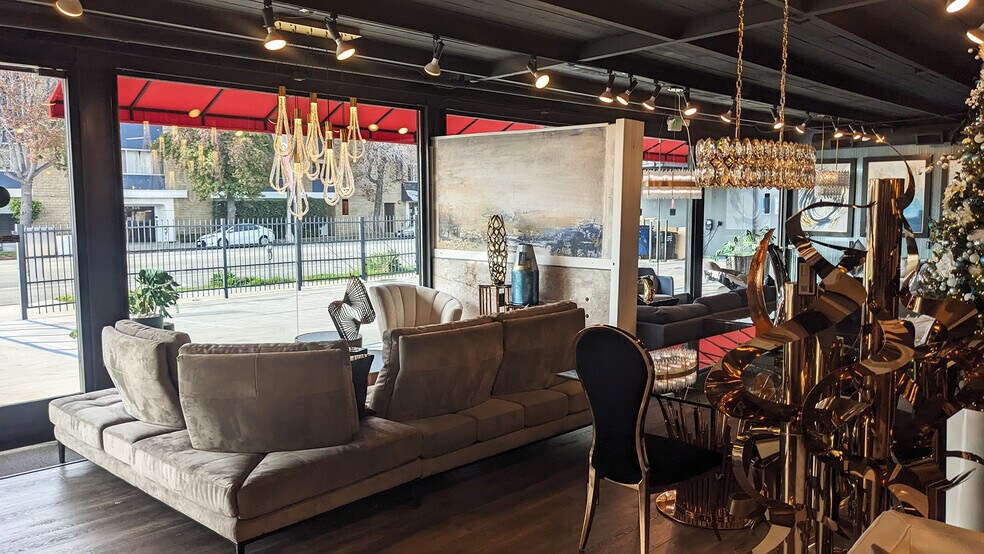 More Photos Of 500 N La Brea Ave, Los Angeles Storefront Retail Office For Lease