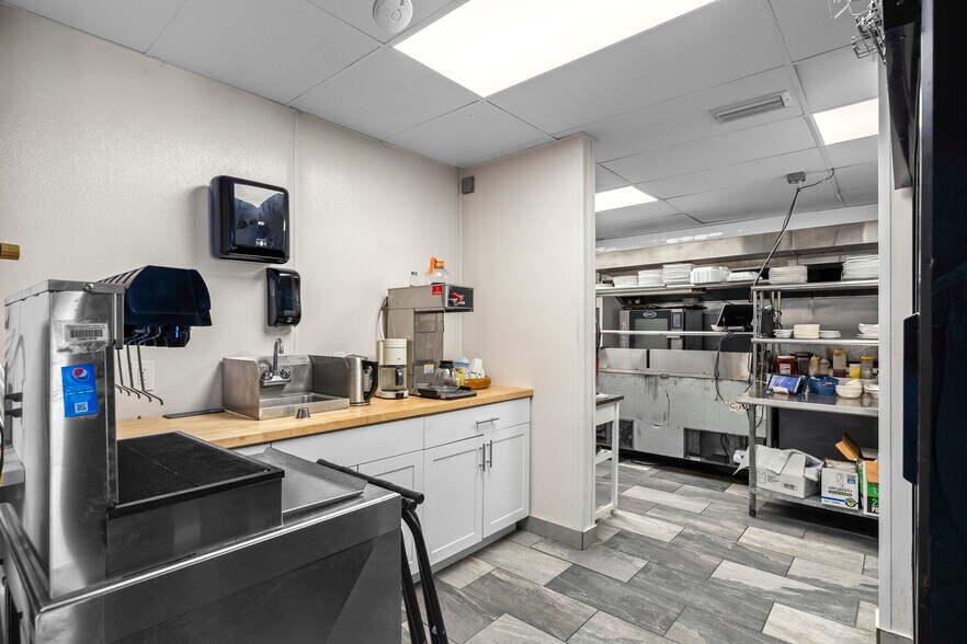 More Photos Of 502-504 Lucerne Ave, Lake Worth Restaurant For Lease