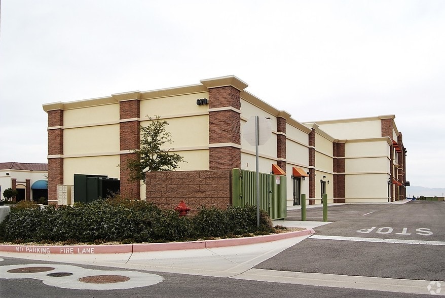More Photos Of 670 S Green Valley Pky, Henderson Storefront Retail Office For Lease