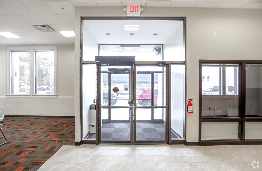 More Photos Of 110-114 N 9th St, Noblesville Storefront Retail Office For Lease