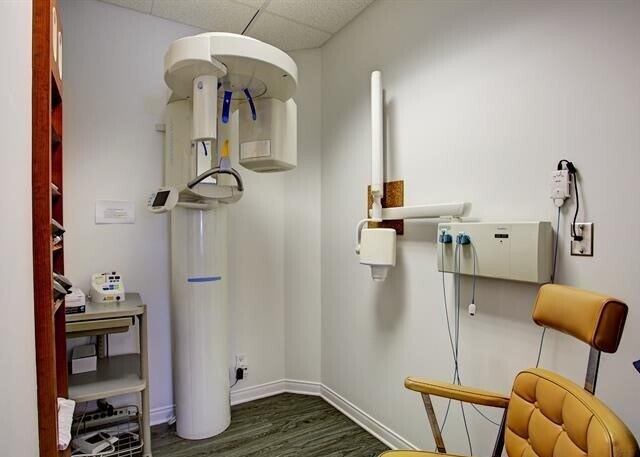 More Photos Of 15700 Boul Gouin O, Montréal Office For Sale