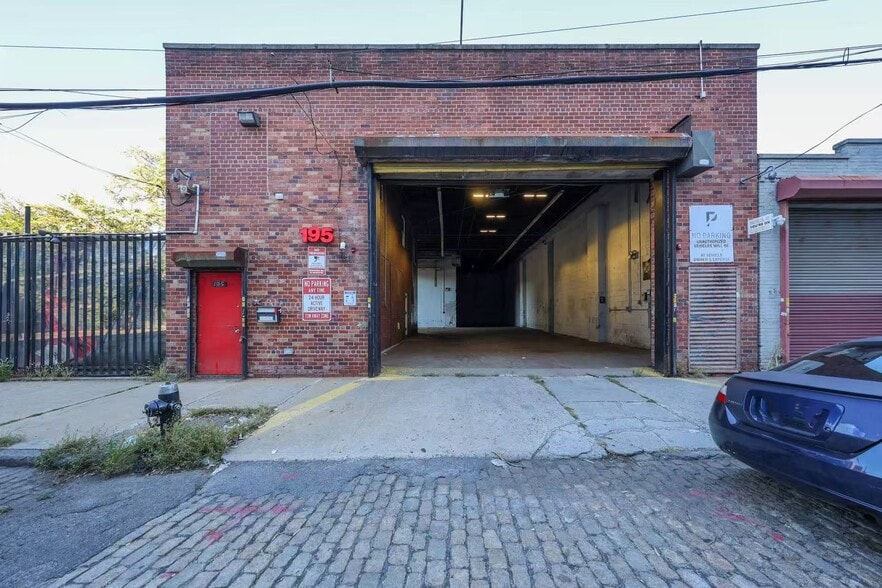 More Photos Of 195 Bush St, Brooklyn Warehouse For Lease