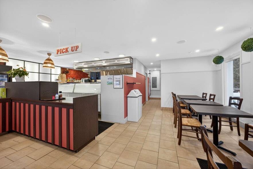 More Photos Of 56 Yonge St S, Springwater Fast Food For Sale