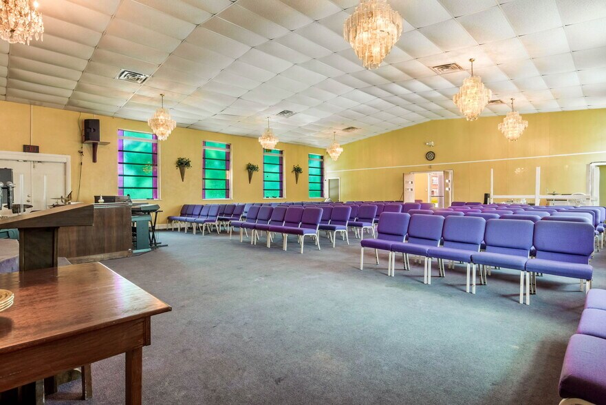 More Photos Of 900 W Cervantes St, Pensacola Religious Facility For Sale