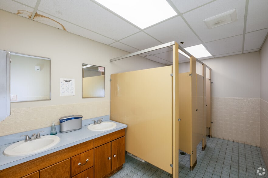 More Photos Of 378 Page St, Stoughton Light Distribution For Sale