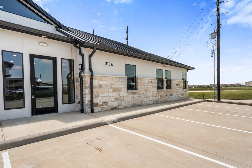 More Photos Of 213 Bella Katy Dr, Katy Medical For Lease