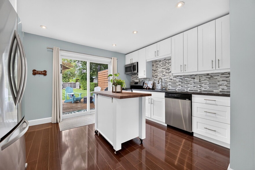 More Photos Of 10 Lincoln St, Ajax Apartments For Sale