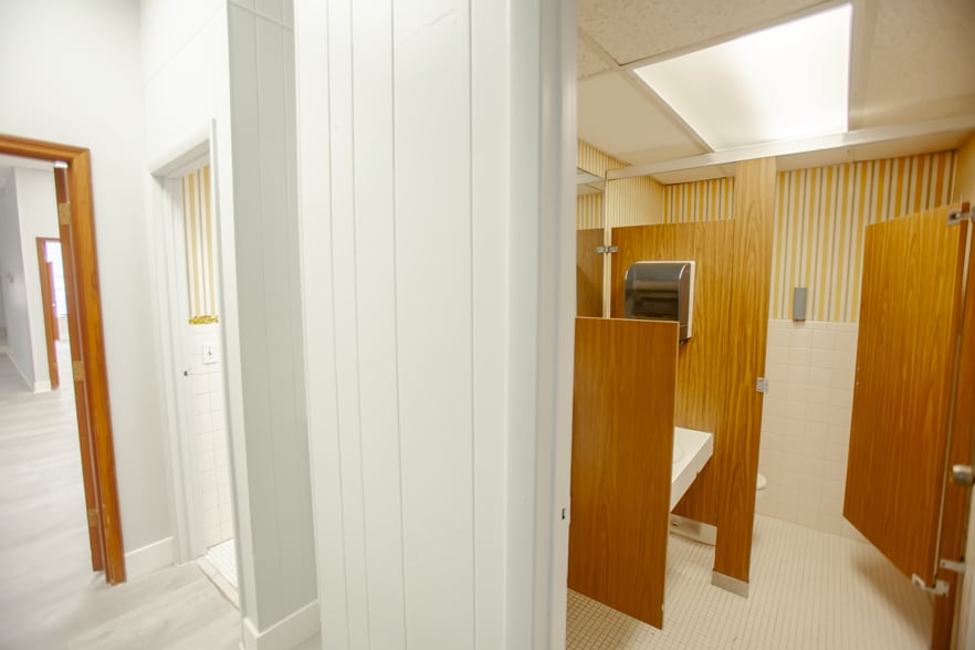 More Photos Of 16350 NE 12th Ave, North Miami Beach General Retail For Lease