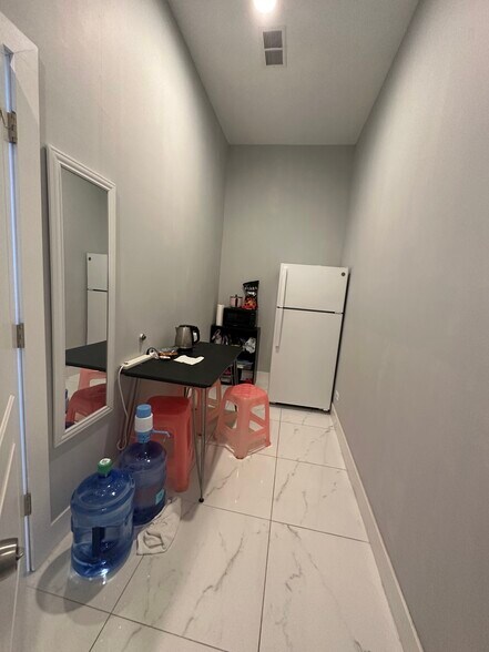 More Photos Of 1342 W Belmont Ave, Chicago Office Residential For Sale