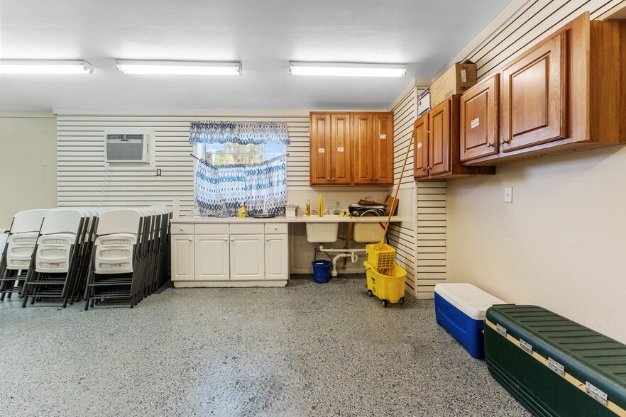 More Photos Of 2506 9th St, Bradenton Freestanding For Sale