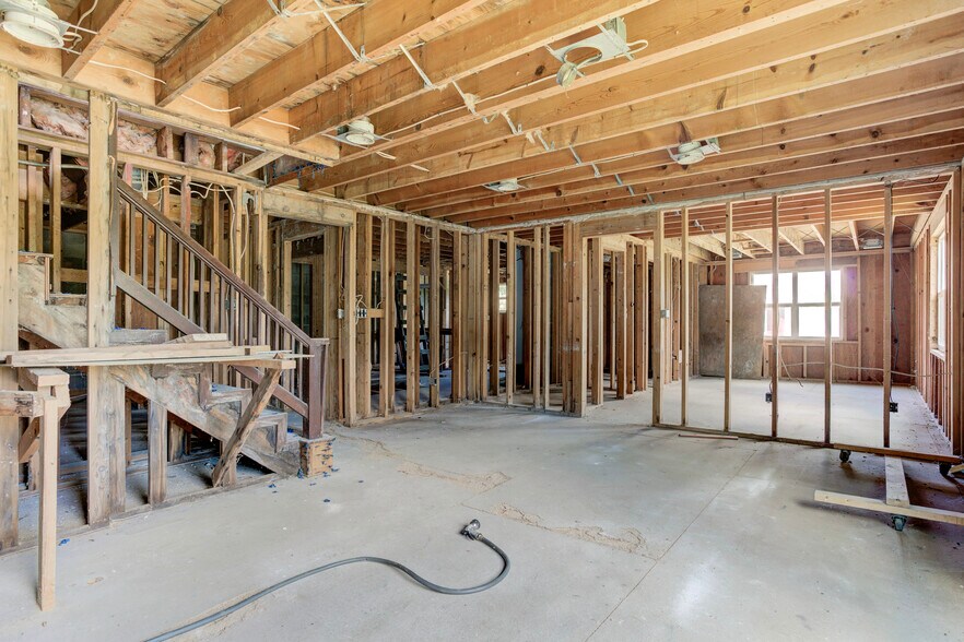 More Photos Of 13100 Bedford Rd NE, Cumberland Light Manufacturing For Sale