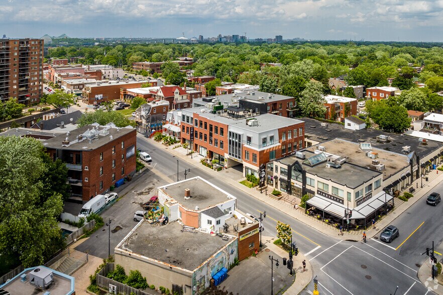 More Photos Of 662 Av Victoria, St-Lambert General Retail For Lease