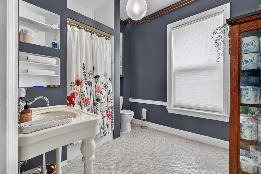 More Photos Of 22 S Main St, Allentown Office For Sale