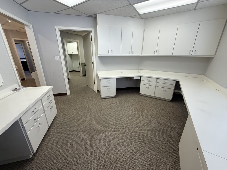 More Photos Of 505 E 3rd St, Bartlesville Unknown For Lease