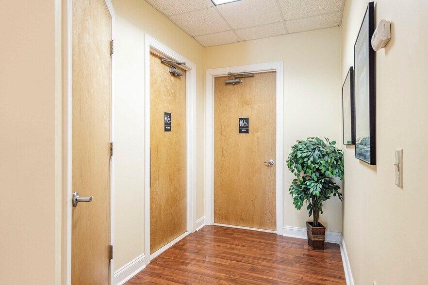 More Photos Of 807 Mantoloking Rd, Brick Office For Sale