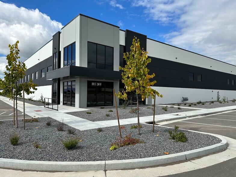 More Photos Of 881 S 200 W, Smithfield Warehouse For Lease
