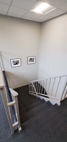 More Photos Of 110 S Hager Ave, Barrington Office For Lease