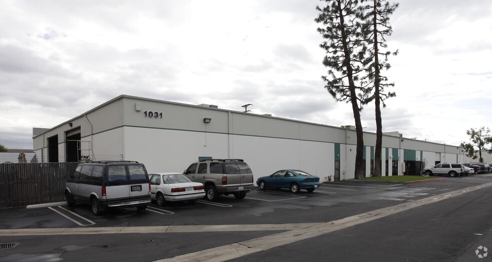 Primary Photo Of 1031-1035 S Linwood Ave, Santa Ana Warehouse For Lease