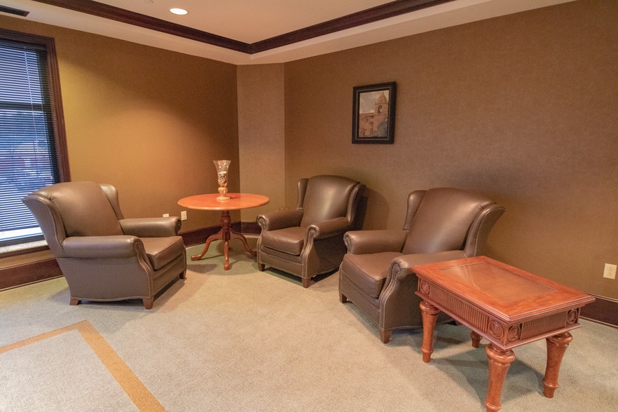 More Photos Of 1600 W Bloomfield Rd, Bloomington Medical For Lease