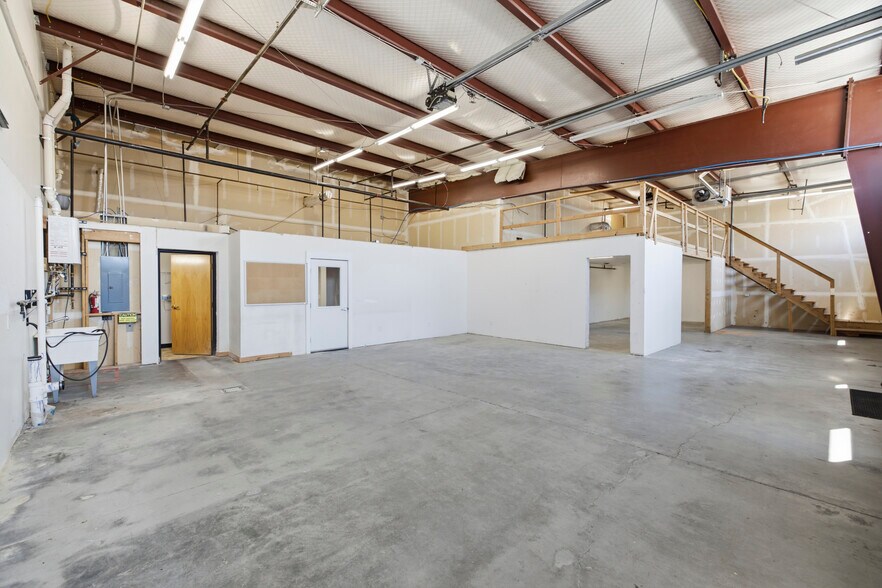 More Photos Of 449-477 Denver Ave, Loveland Light Distribution For Lease