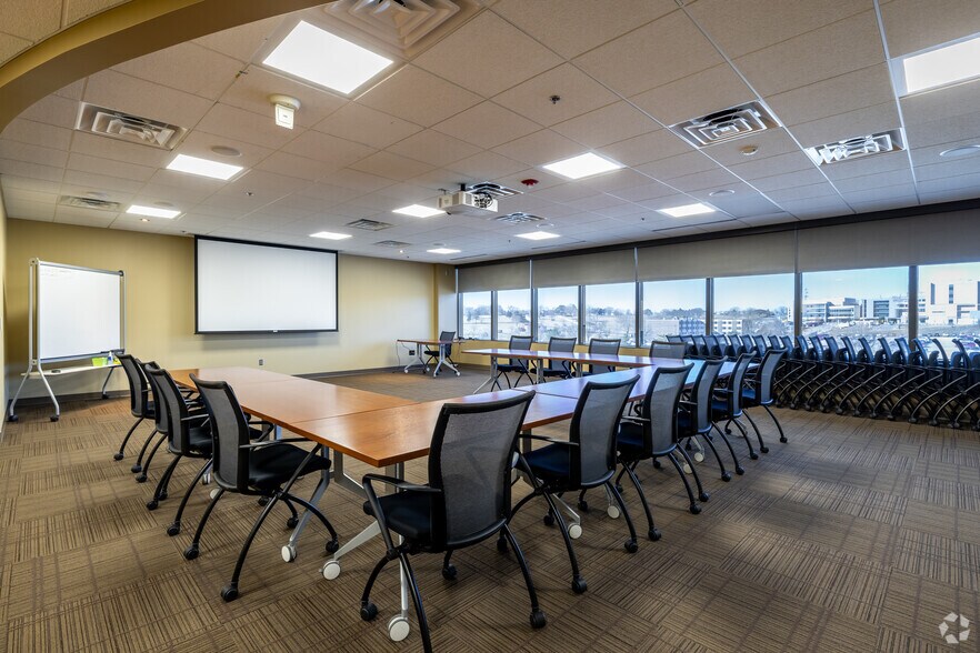 More Photos Of 2120 S 72nd St, Omaha Office For Lease