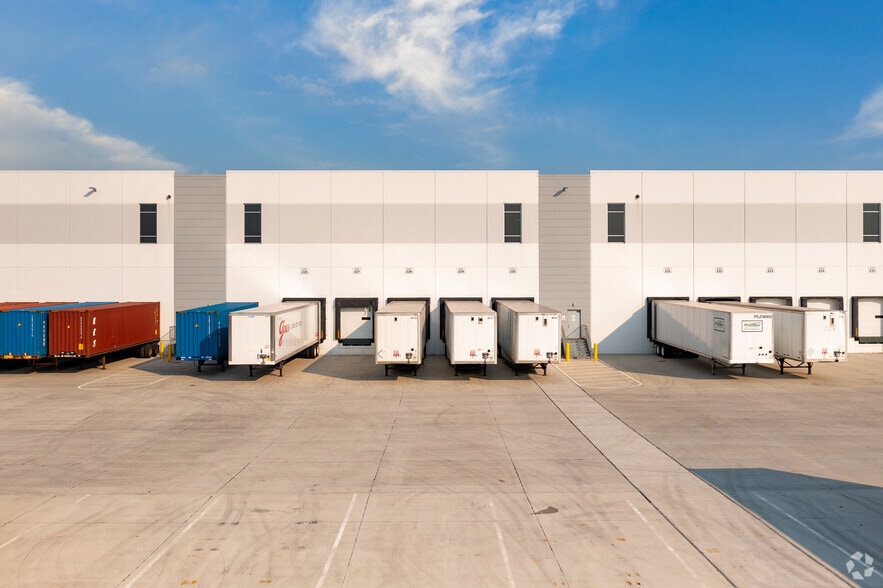 More Photos Of 3901 Brandon Rd, Joliet Distribution For Lease