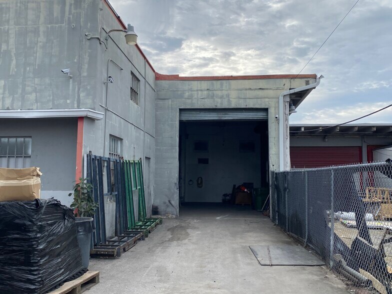 More Photos Of 7130 NW 35th Ave, Miami Warehouse For Lease