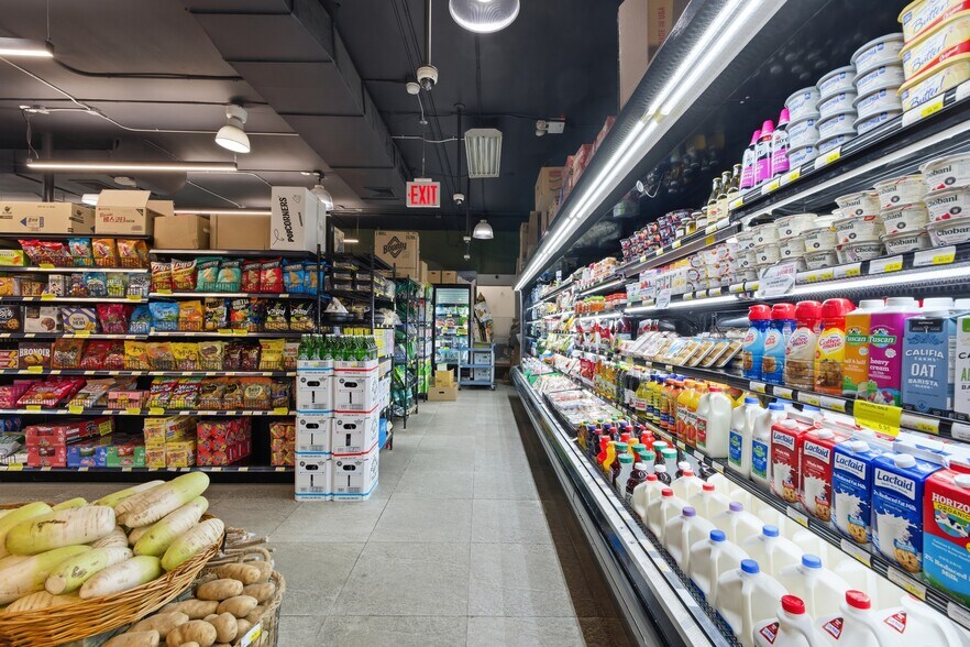 More Photos Of 14206 41st Ave, Flushing Supermarket For Lease