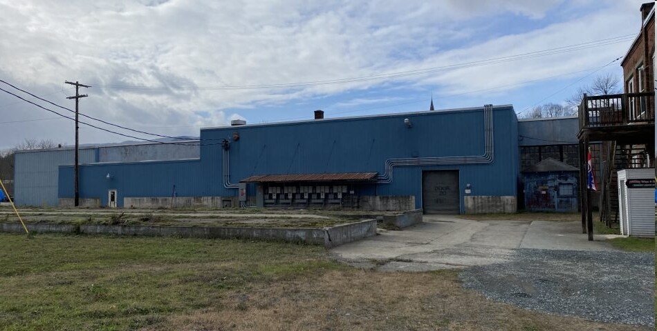 More Photos Of 7 Everett Ln, Windsor Warehouse For Sale