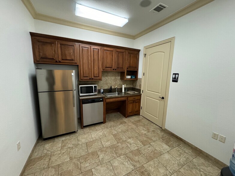 More Photos Of 2271 E Continental Blvd, Southlake Medical For Lease