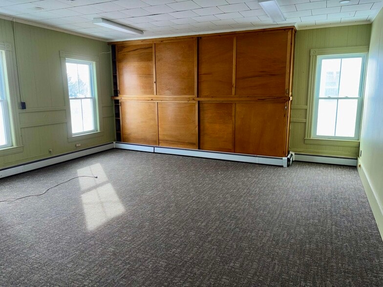 More Photos Of 79 Main St, Stratford Office For Sale