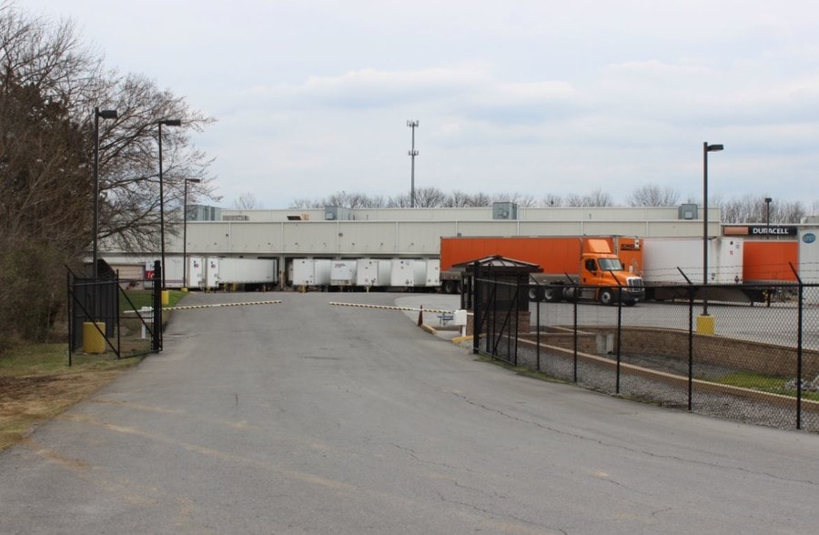 More Photos Of 208 Copper Top Ln NE, Cleveland Warehouse For Lease