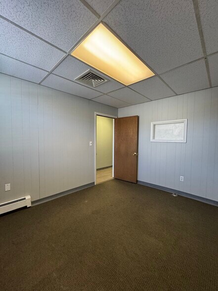 More Photos Of 77 Meadow St, Holyoke Coworking Space