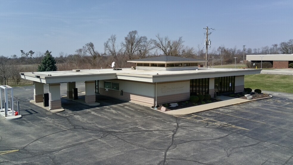 More Photos Of 2636 US 51, Janesville Bank For Sale