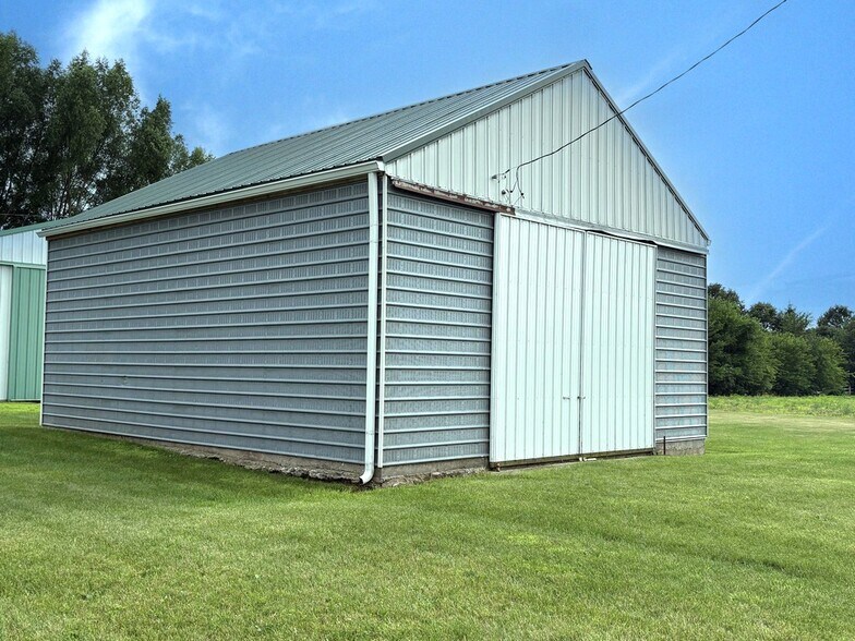 More Photos Of 12407 Main St, Huntley Loft Creative Space For Sale