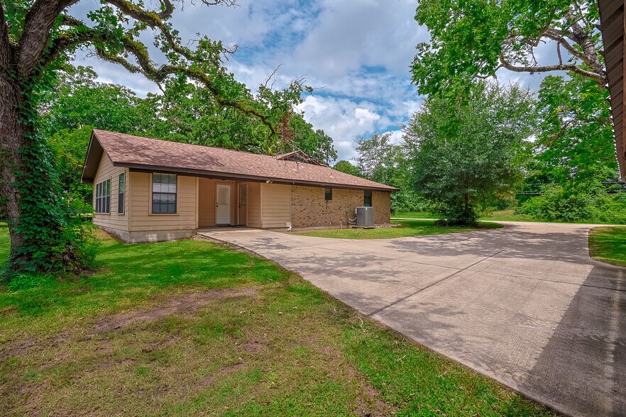 More Photos Of 211 Brantley Ln, Magnolia Apartments For Sale