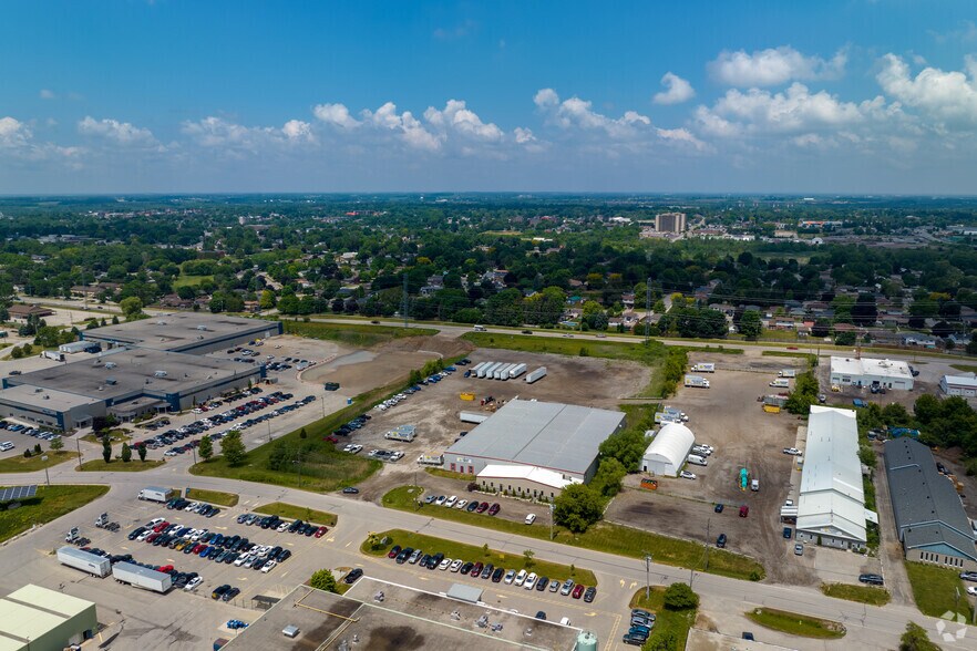 More Photos Of 921 Keyes Dr, Woodstock Warehouse For Lease