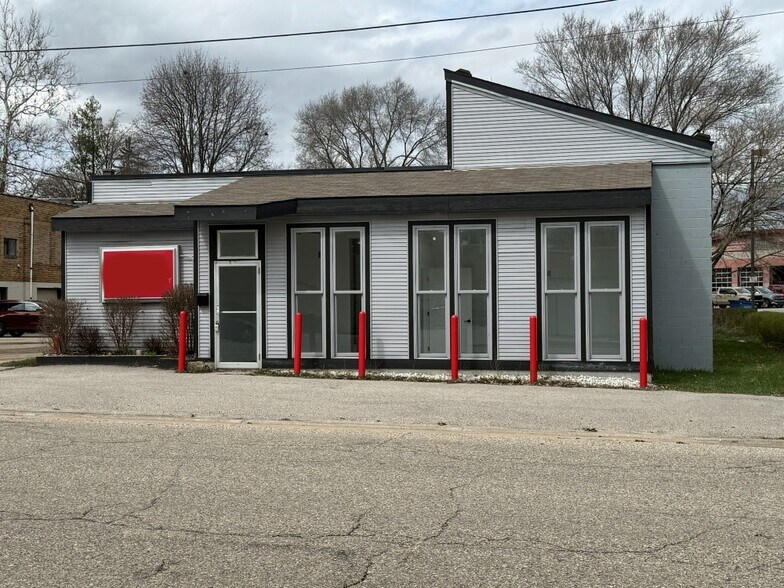 Primary Photo Of 115 Hemlock St, Big Rapids Freestanding For Sale