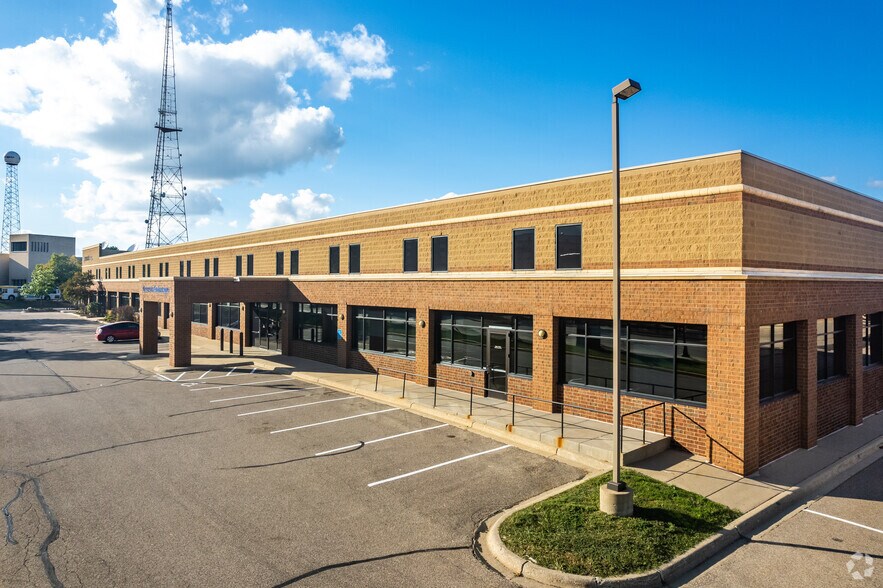 More Photos Of 2635 W University Ave, Saint Paul Light Manufacturing For Lease