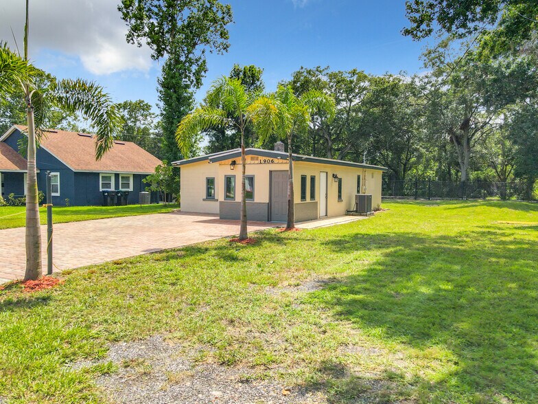 More Photos Of 1906 Murdock Blvd, Orlando Office For Lease
