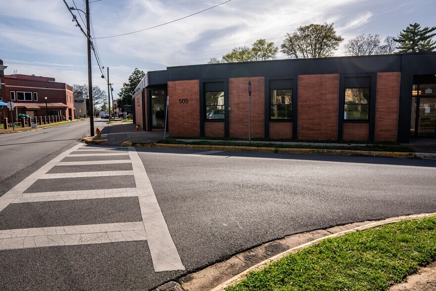 More Photos Of 505 N Seminary St, Florence Office For Sale