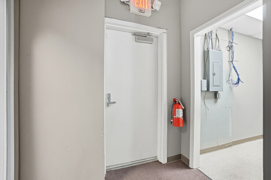 More Photos Of 1104-1124 Kemper Meadow Dr, Forest Park Storefront For Lease