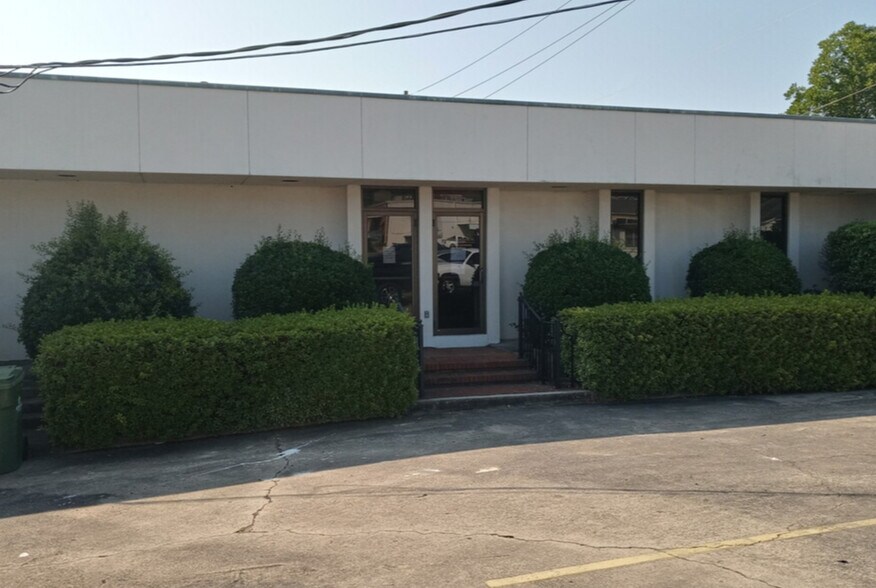 More Photos Of 141 New St, Macon-Bibb Office For Lease