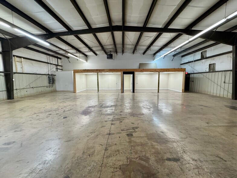 More Photos Of 2454B N Fayetteville St, Asheboro Warehouse For Lease
